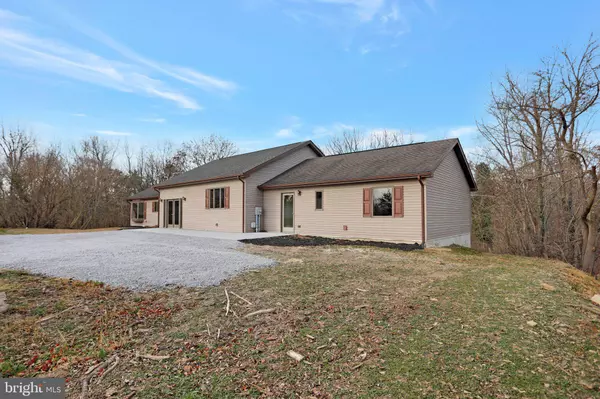 Berkeley Springs, WV 25411,104 GOLDEN LN