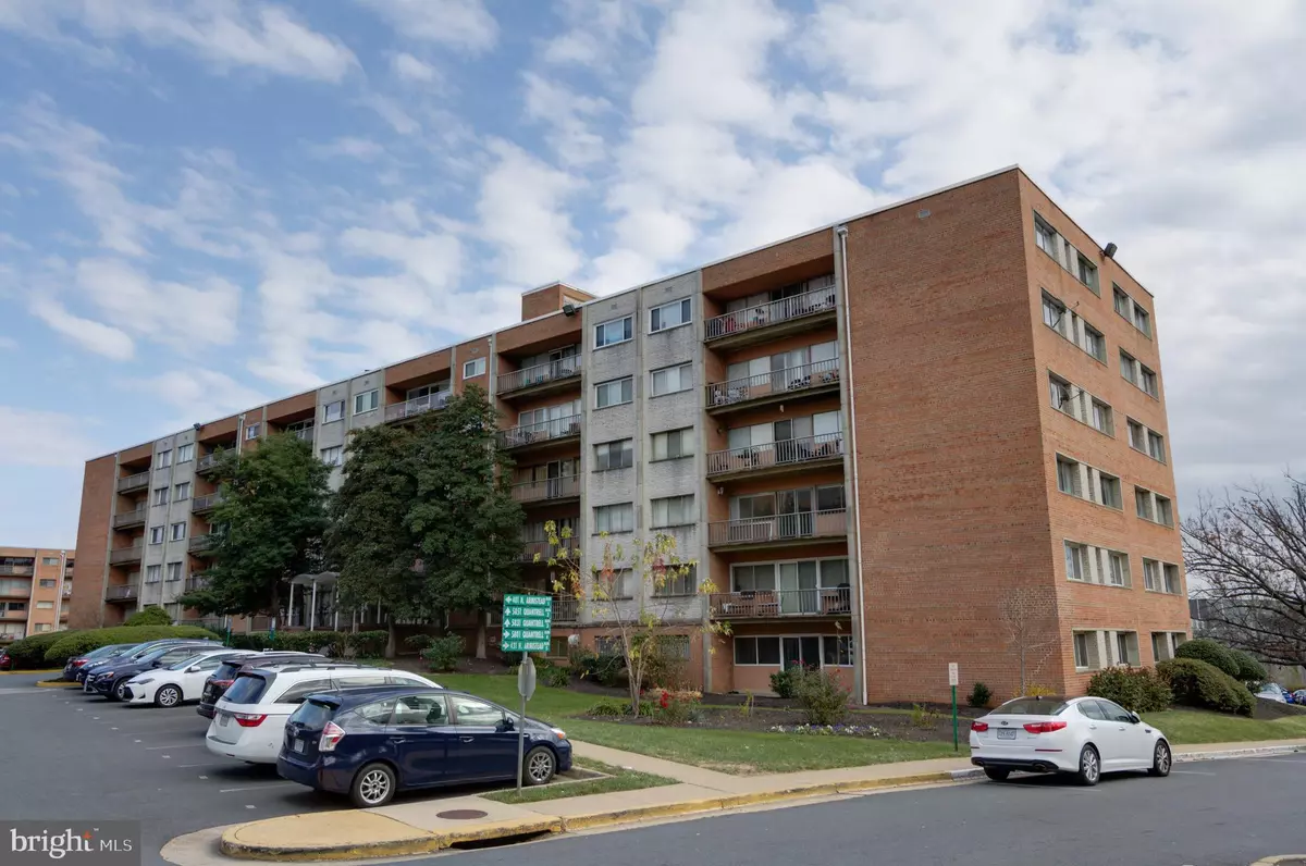 Alexandria, VA 22312,5831 QUANTRELL AVE #210