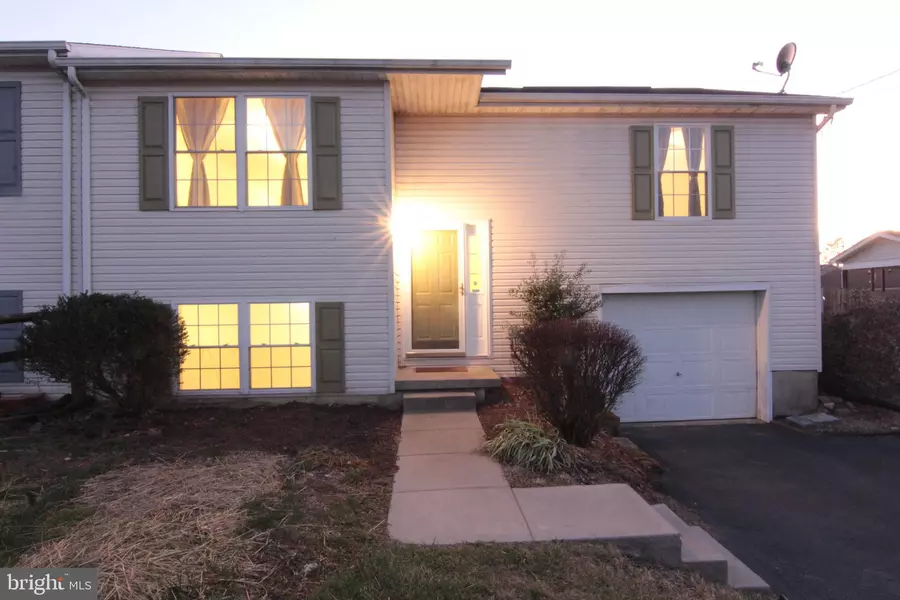 26 SQUIRE CIR, Inwood, WV 25428