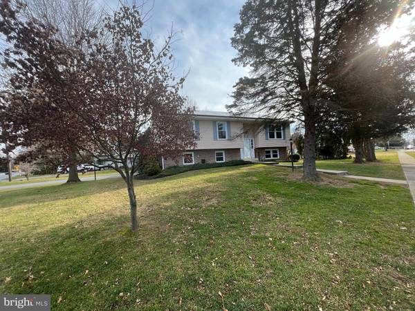 2873 SOUTHWICK DR, Lancaster, PA 17601