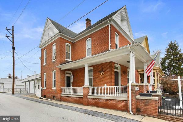 214 E MIDDLE ST, Hanover, PA 17331