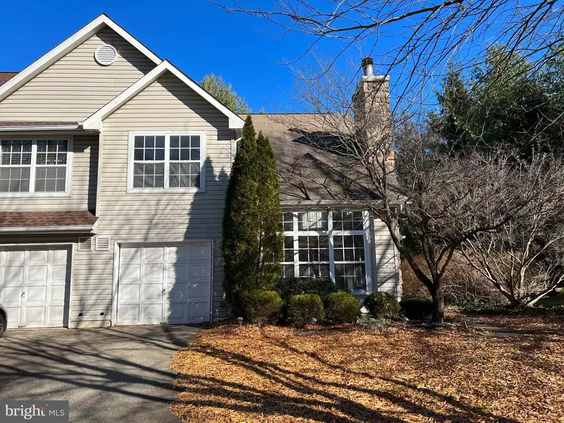 2 BARNSDALE DR, Cranbury, NJ 08512