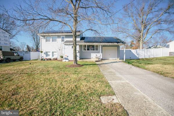 2 KINGSLEY RD, Sewell, NJ 08080