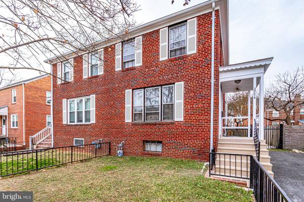 Arlington, VA 22206,2734 S UHLE ST