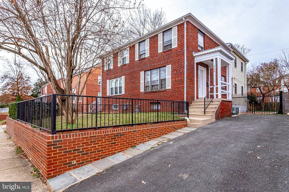 Arlington, VA 22206,2734 S UHLE ST