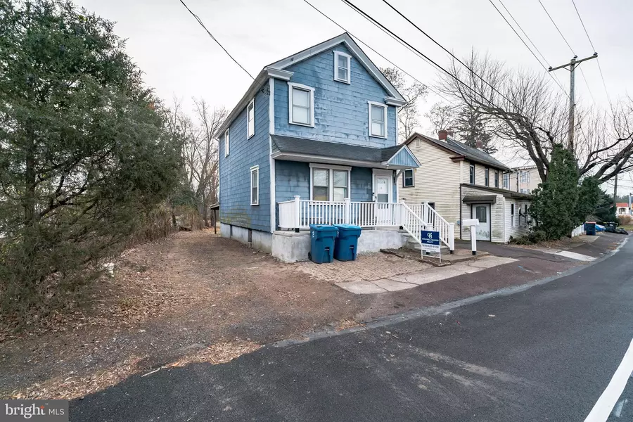 14 HILLTOWN PIKE, Line Lexington, PA 18932