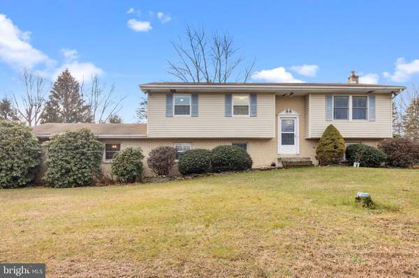 660 HOPE DR, Nazareth, PA 18064