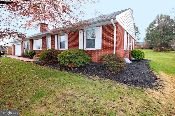 4 LAUREL DR, Willow Street, PA 17584