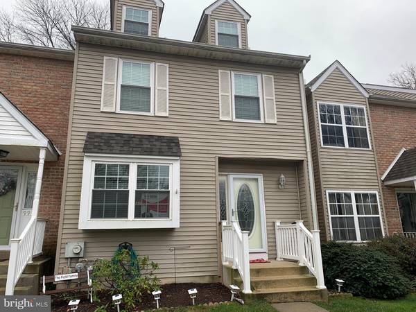 100 LOUIS JAMES CT, Upper Chichester, PA 19014