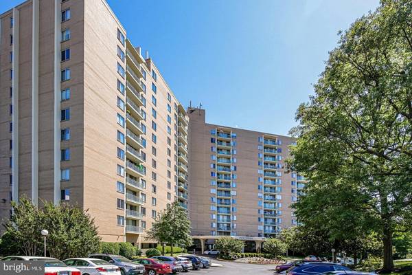 501 SLATERS LN #320, Alexandria, VA 22314