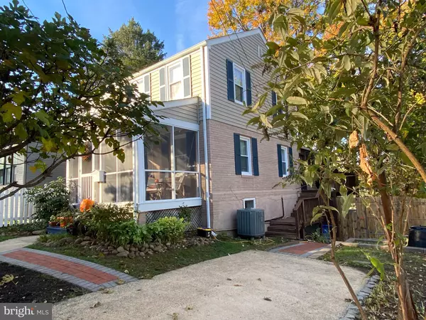 5856 EDGEHILL DR, Alexandria, VA 22303