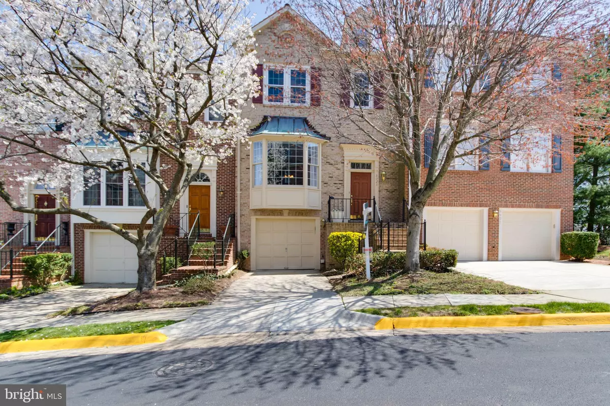 Falls Church, VA 22041,3923 BARCROFT MEWS CT