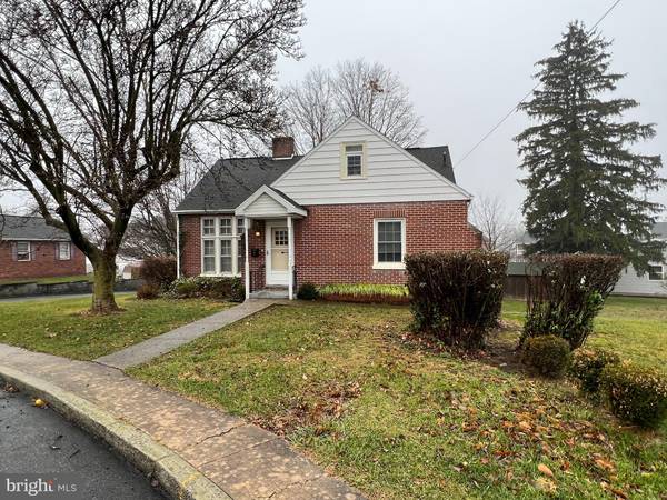 2 STEIGER AVE, Mercersburg, PA 17236