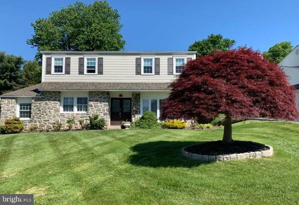 210 OAKWYNNE RD, Broomall, PA 19008