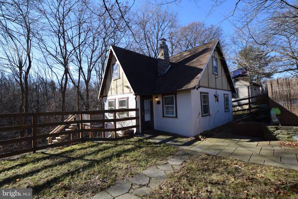 2220 HILLSIDE RD, Slatington, PA 18080