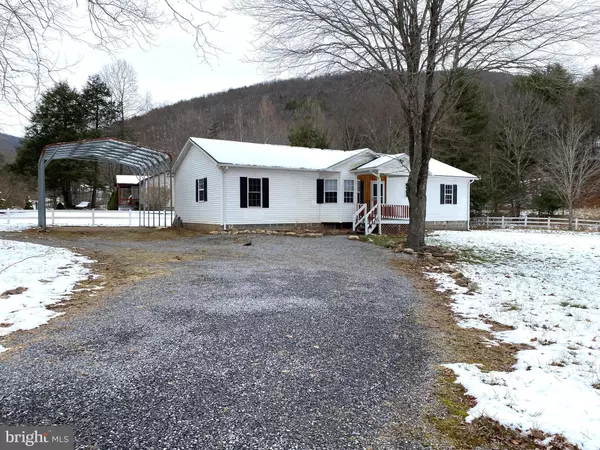 5292 SMITH CREEK RD, Franklin, WV 26807