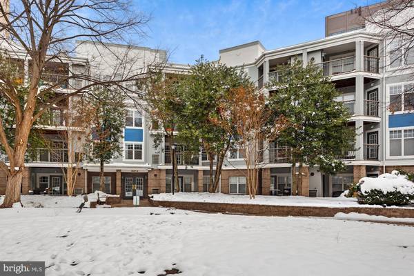 5575 SEMINARY RD #402, Falls Church, VA 22041