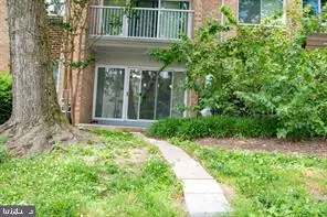 2900 KINGS CHAPEL RD #1, Falls Church, VA 22042