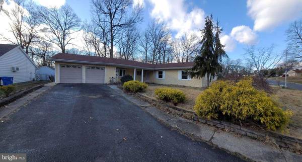 54 CRESTVIEW DR, Willingboro, NJ 08046