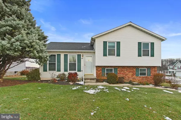 100 LITTLE JOHN CT, Hanover, PA 17331