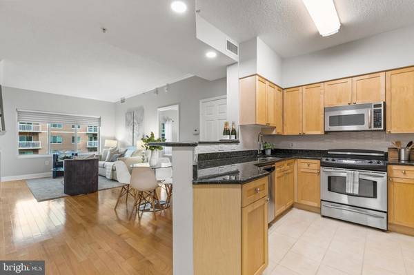 3101 N HAMPTON DR #1414, Alexandria, VA 22302