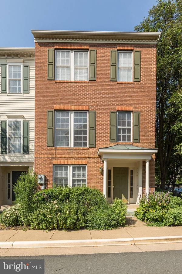 12396 CEDAR LAKES DR, Fairfax, VA 22033