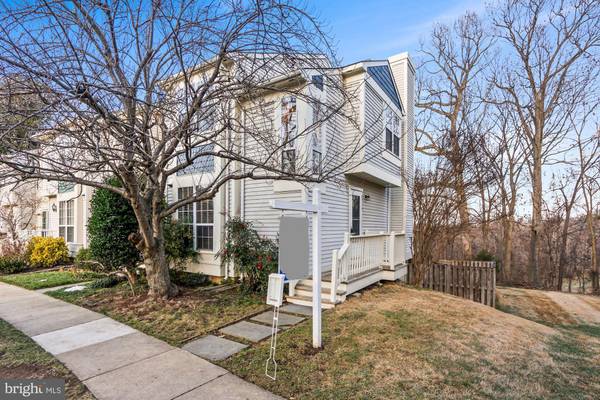 5713 EVERGREEN KNOLL CT, Alexandria, VA 22303