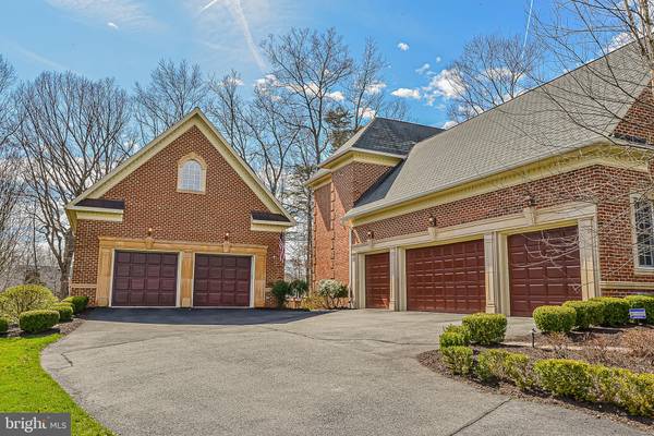 Oakton, VA 22124,2555 VALE RIDGE CT