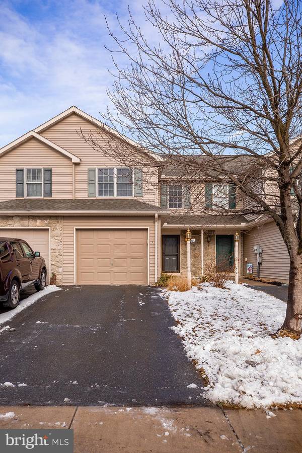 69 PEBBLE CREEK DR, Lititz, PA 17543