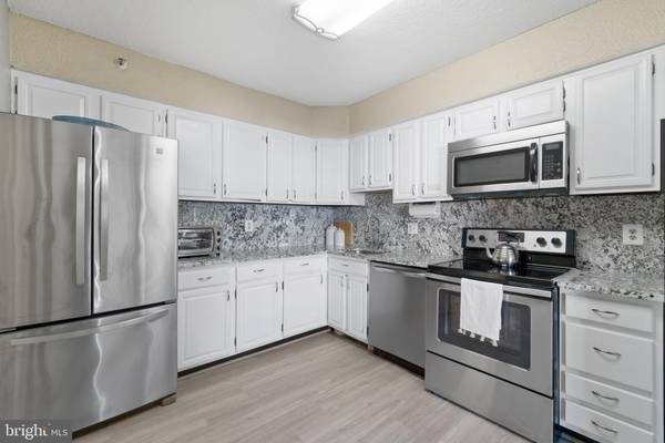 3713 S GEORGE MASON DR #412, Falls Church, VA 22041