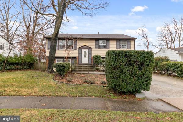 104 SHERWOOD DR, Blackwood, NJ 08012