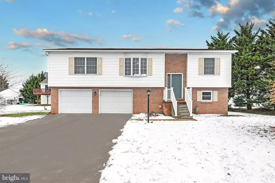 3271 GREY FOX CIR, Dover, PA 17315