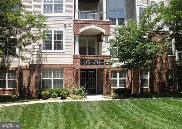 3003 NICOSH CIR #3106, Falls Church, VA 22042