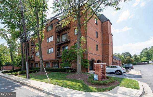 8 RUSSELL AVE #302, Gaithersburg, MD 20877