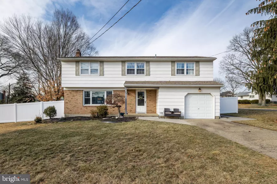 20 OAKWOOD DR, Cinnaminson, NJ 08077