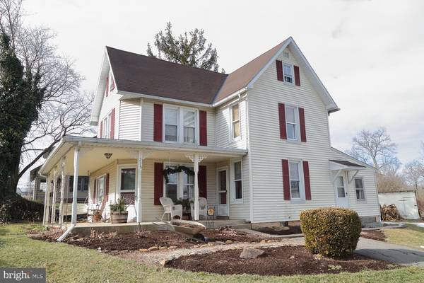 258 W MAIN ST, Reinholds, PA 17569