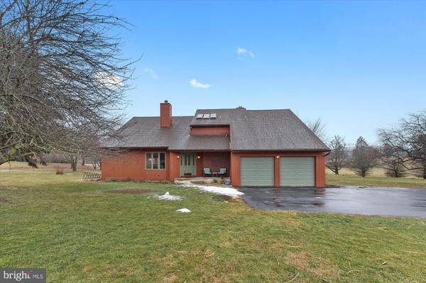 8658 BLUE BALL RD, Stewartstown, PA 17363