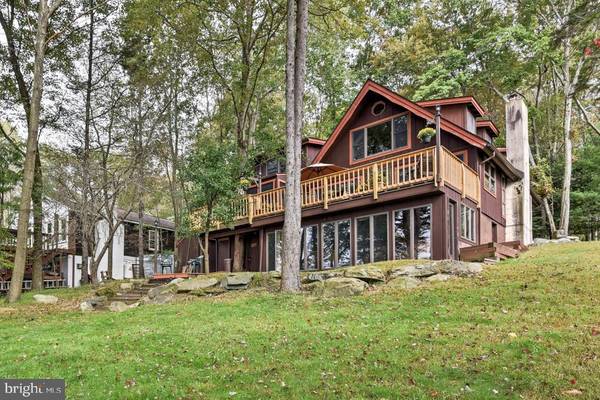 1277 ARROWHEAD DR, Pocono Lake, PA 18347