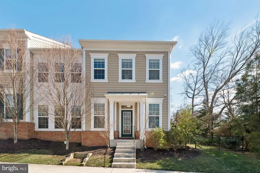 3573 HUNTLEY MANOR LN, Alexandria, VA 22306