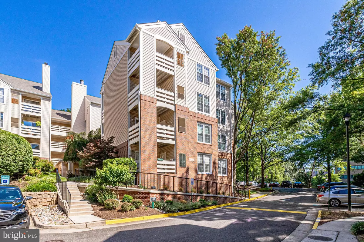 Alexandria, VA 22304,244 S REYNOLDS ST #303