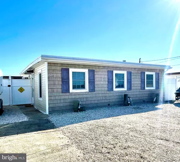 Manahawkin, NJ 08050,27 BEVERLY LN