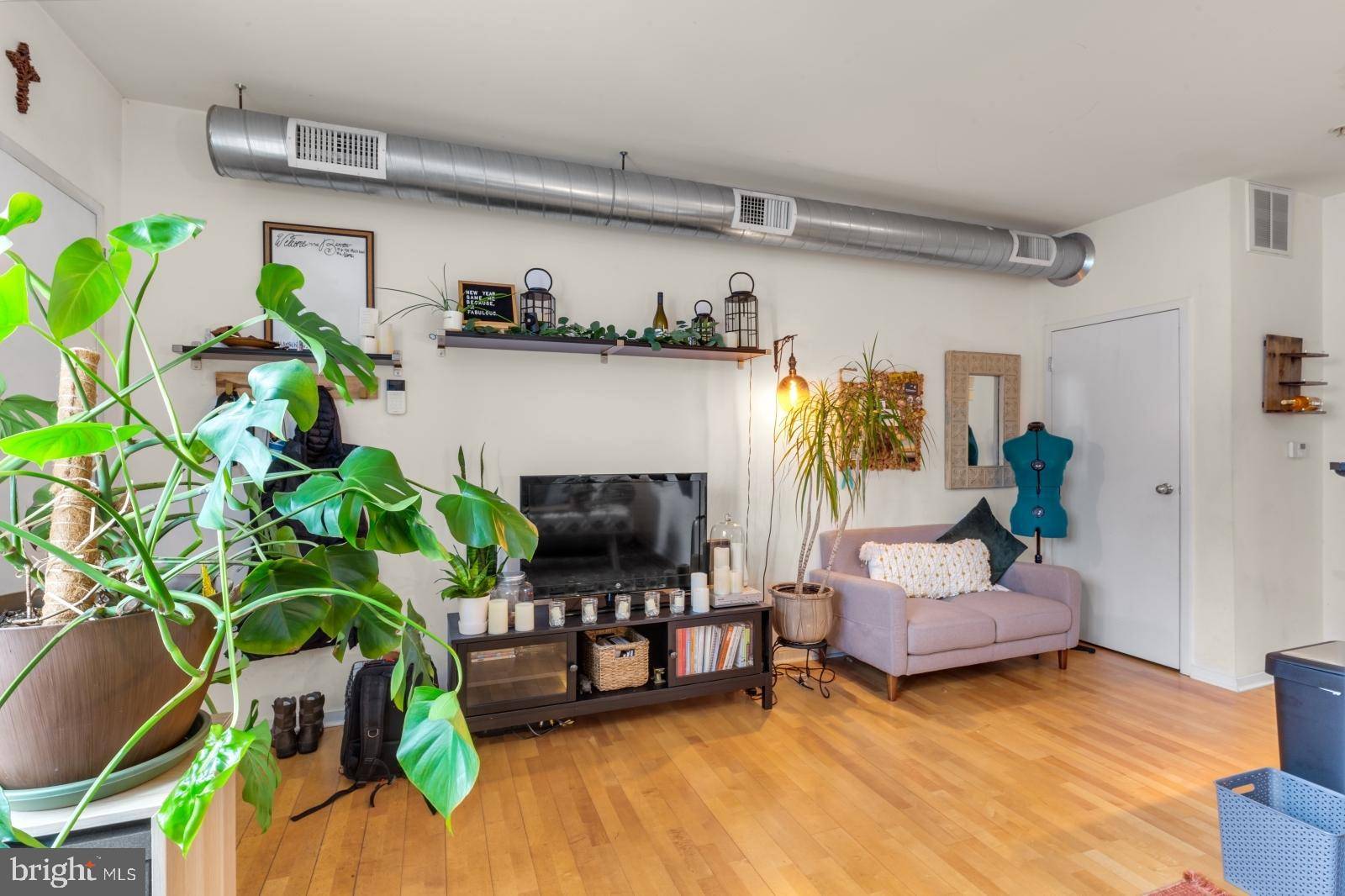 Philadelphia, PA 19128,182 GAY ST #204
