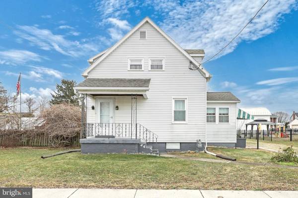 214 LINDEN AVE, Hanover, PA 17331