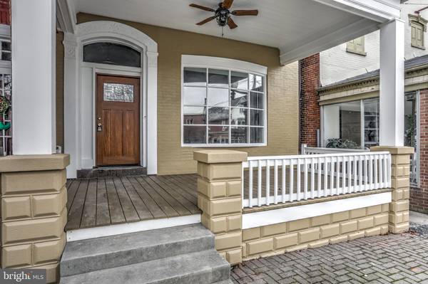 38 W MAIN ST, Ephrata, PA 17522