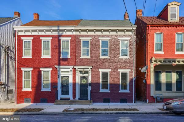 525 WALNUT ST, Columbia, PA 17512