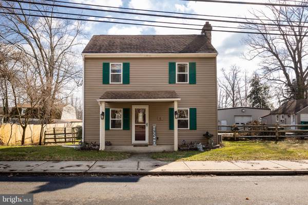 6 SCHOOLHOUSE RD, Wrightstown, NJ 08562