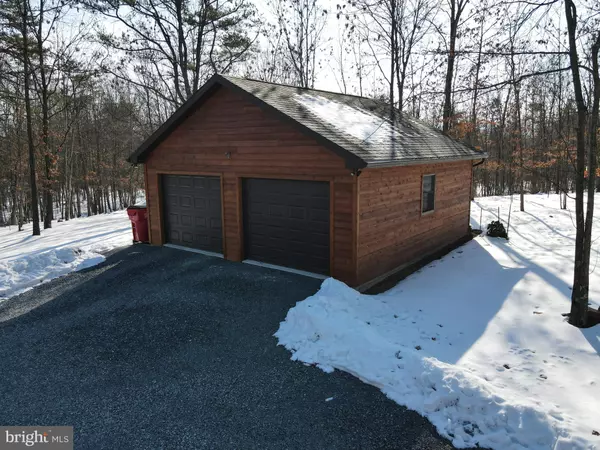 Berkeley Springs, WV 25411,148 KEY PINE LN