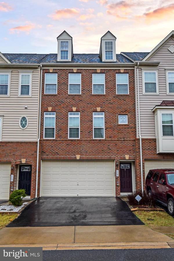 4465 BEDFORD COVE LN, Woodbridge, VA 22192