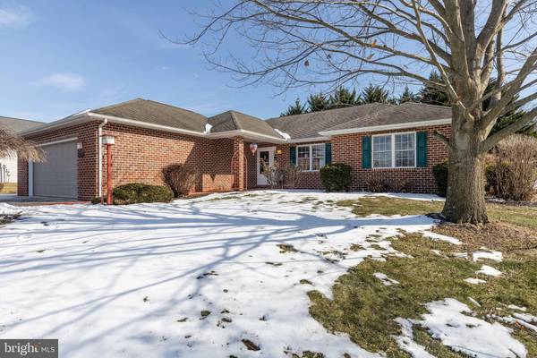 6334 OAK LEAF LN, Fayetteville, PA 17222