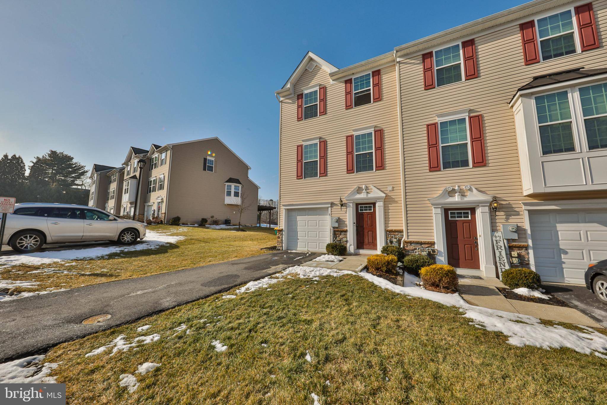 Easton, PA 18045,8 RED ROSE LN